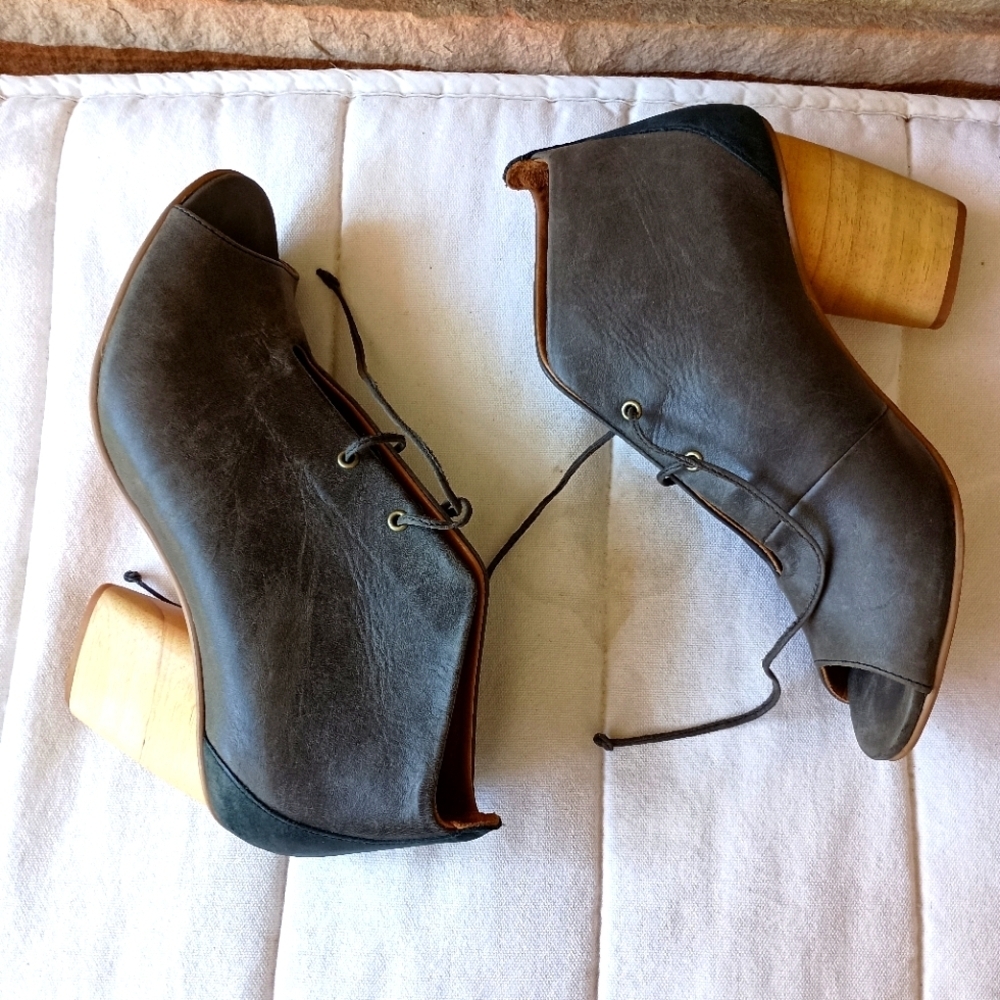 Anthropologie J Shoes Stylish Gray Ankle Boots_9